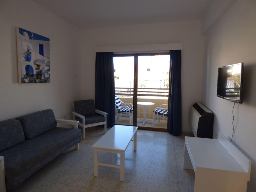 Amore Hotel Apartments Apart Otel 2*